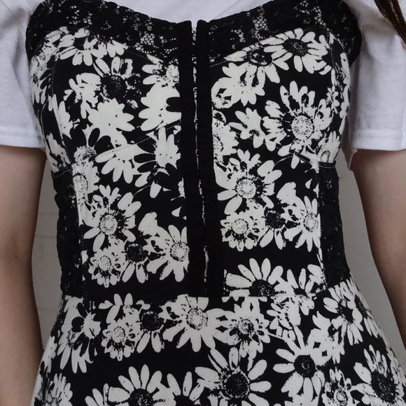 BLACK AND WHITE DAISY DRESS - Picture 5 of 5